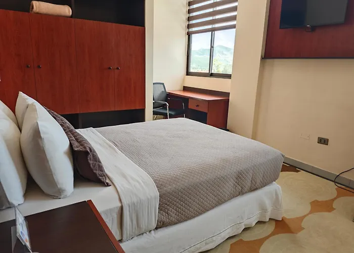 Hotel Pairumani